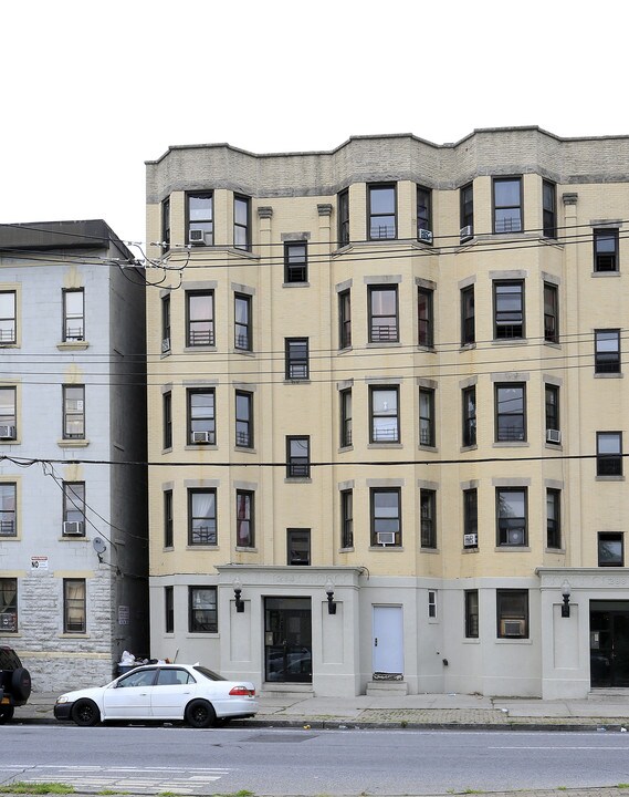 282-290 Riverdale Ave in Yonkers, NY - Building Photo