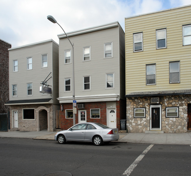 271 Broadway in Bayonne, NJ - Building Photo - Building Photo