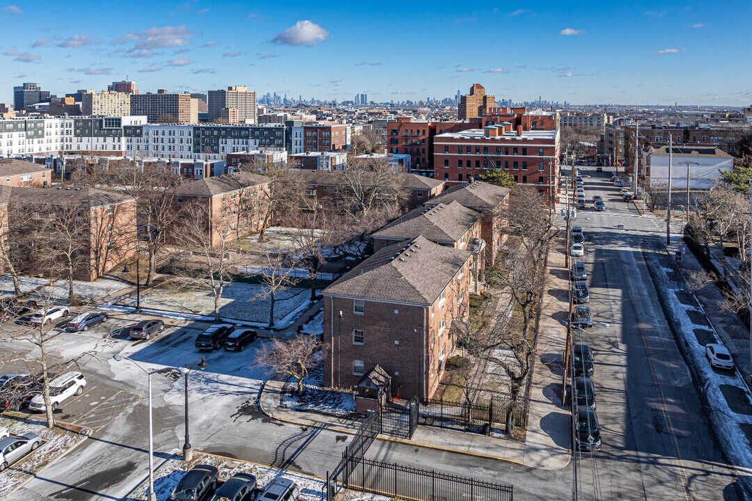 Seven Oaks Village Condominiums in Orange, NJ - Building Photo