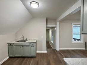 28 Bartlett St in Lewiston, ME - Building Photo - Building Photo