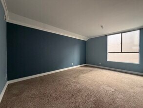 5143 Bakman Ave, Unit 316 in North Hollywood, CA - Building Photo - Building Photo