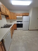 855 Highview Dr in New Richmond, WI - Foto de edificio - Building Photo