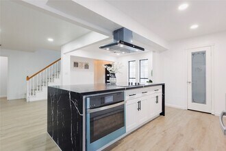 10411 Rippling Fields Dr in Houston, TX - Building Photo - Building Photo