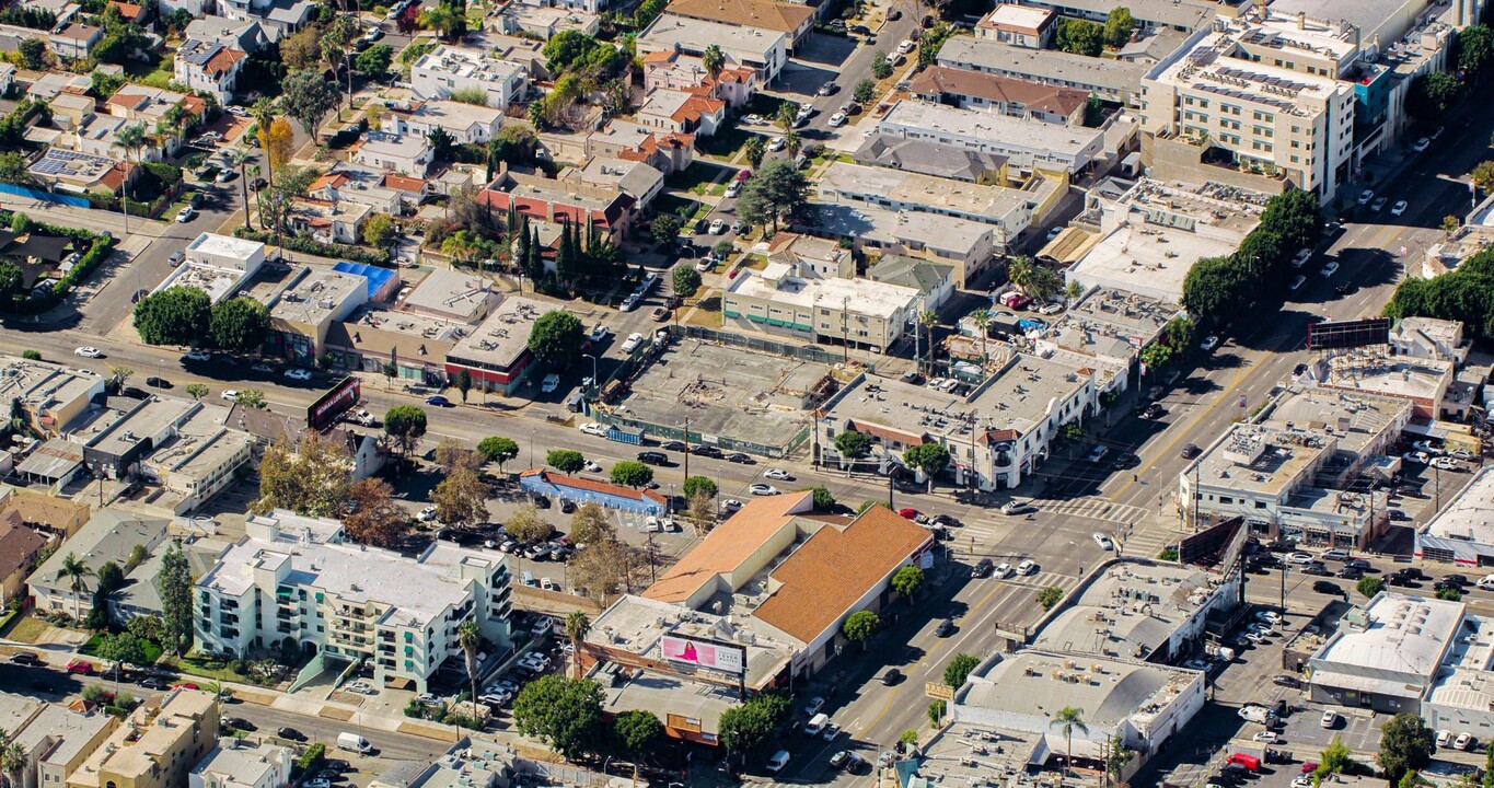 1429 S Robertson Blvd in Los Angeles, CA - Building Photo