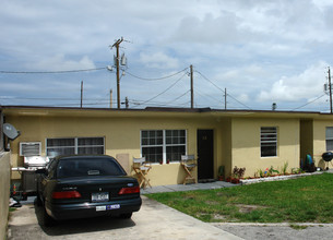 512 NW 60th Ter in Hollywood, FL - Building Photo - Building Photo