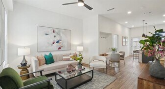 2205 N Bonnie Brae St in Denton, TX - Building Photo