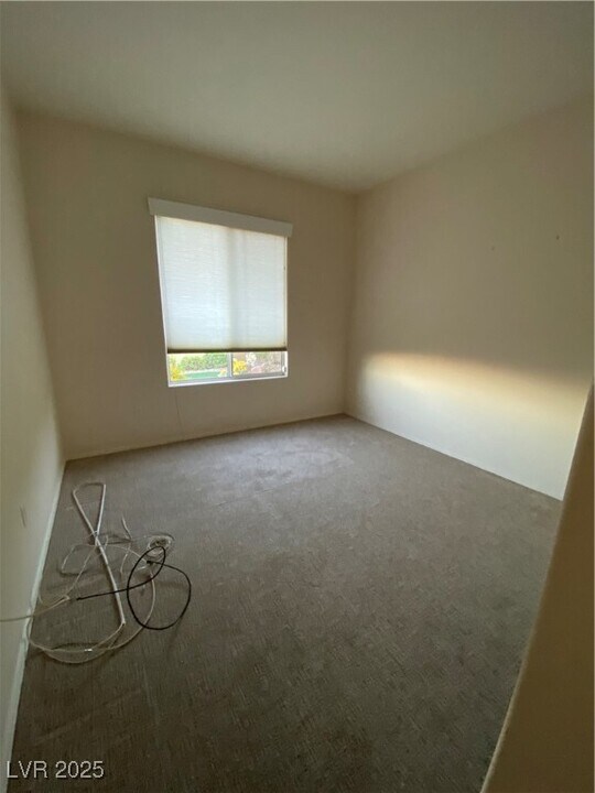 2904 Darby Falls Dr in Las Vegas, NV - Building Photo