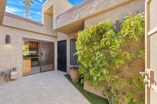 48992 Canyon Crest Ln in Palm Desert, CA - Building Photo - Building Photo