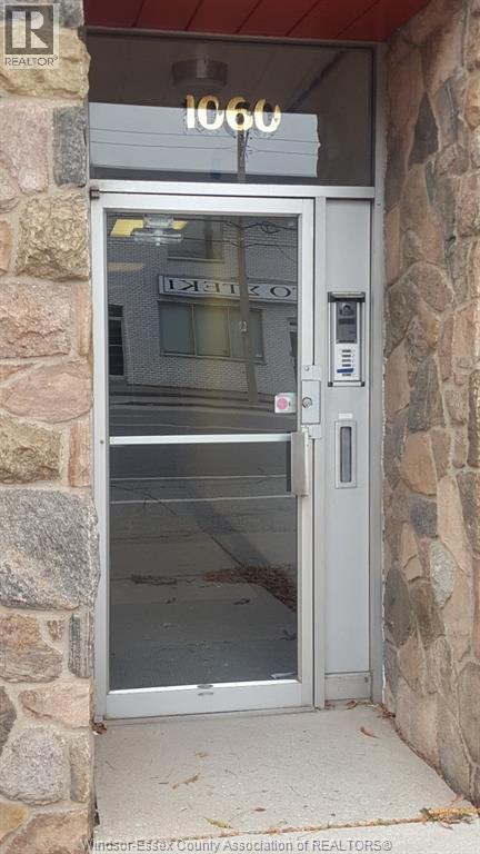 1060 University Ave W in Windsor, ON - Foto de edificio - Building Photo