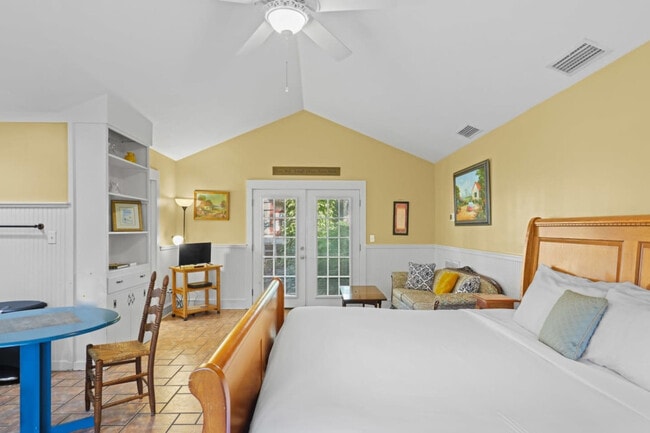 property at 205 SE 7th St