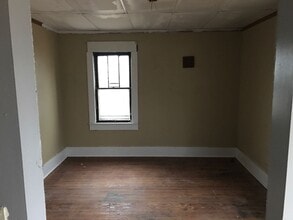 327 Merle St in Bismarck, MO - Building Photo - Building Photo