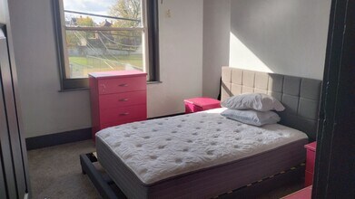 1306 Complete St, Unit 4 in Pittsburgh, PA - Foto de edificio - Building Photo