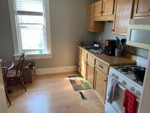 2407 N Oakland Ave in Milwaukee, WI - Building Photo - Building Photo