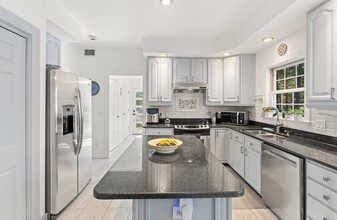 18 Rockpoint Rd in Southborough, MA - Building Photo - Building Photo
