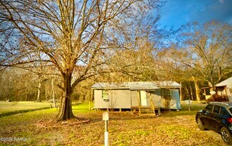 1037 Brown Dr in Breaux Bridge, LA - Building Photo