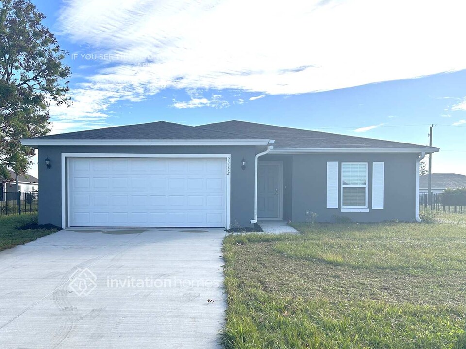 25372 Estrada Cir in Punta Gorda, FL - Building Photo