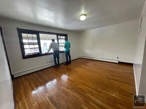 467 Pine St in Brooklyn, NY - Building Photo - Building Photo