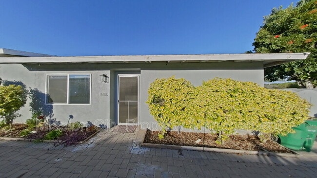 property at 626 E De La Guerra St