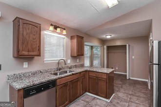 910 Park Creek Cir in Lawrenceville, GA - Building Photo - Building Photo