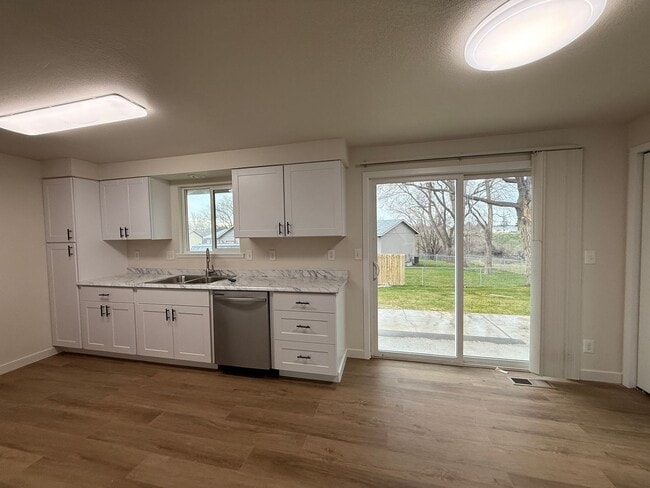 property at 1206 S Zillah St