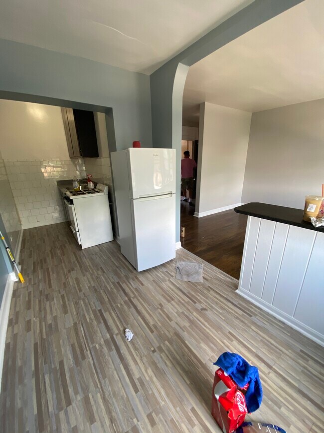 5037 W Montrose Ave in Chicago, IL - Building Photo - Building Photo