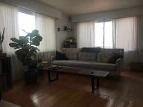 61 Indiana Ave, Unit upper in Long Beach, NY - Foto de edificio - Building Photo