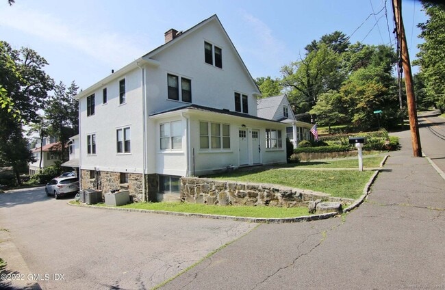 24 Comly Ave in Greenwich, CT - Building Photo - Building Photo