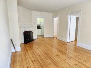 137 Bay State Rd, Unit 4 in Boston, MA - Building Photo - Building Photo