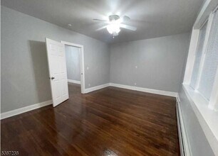 556 Willow Ave in Lyndhurst, NJ - Building Photo - Building Photo