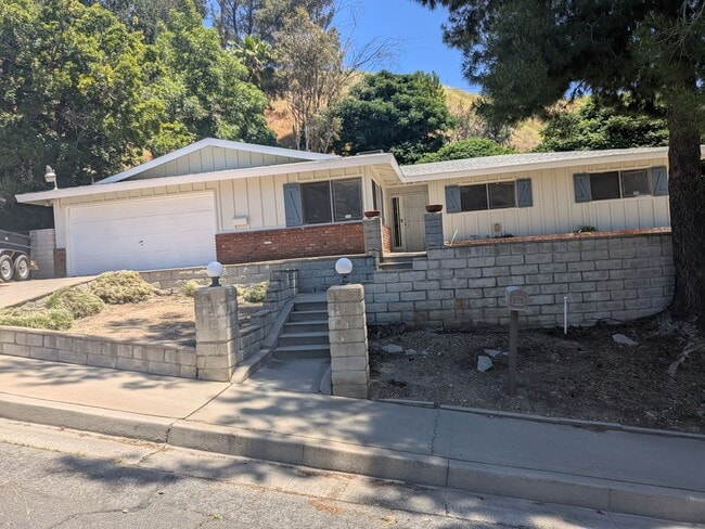 property at 3281 Grande Vista Ave