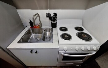 1130 2nd Ave in New York, NY - Building Photo - Building Photo