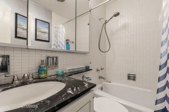 777 N Michigan Ave, Unit 2502 in Chicago, IL - Building Photo - Building Photo