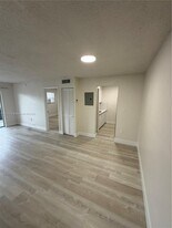 444 SW 4th St in Miami, FL - Building Photo