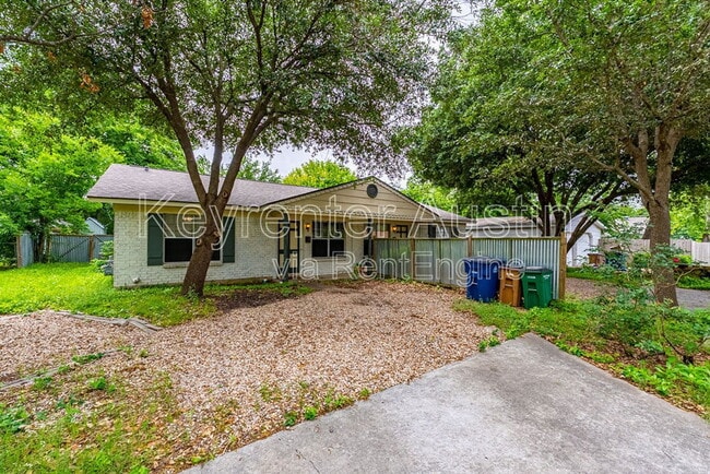 6513 Woodrow Ave in Austin, TX - Foto de edificio - Building Photo