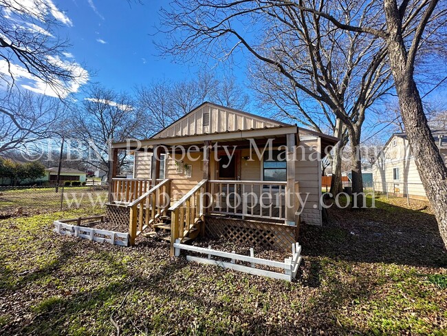 property at 307 S 9th St