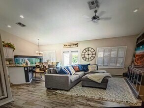 2913 E Runaway Bay Pl in Chandler, AZ - Building Photo - Building Photo