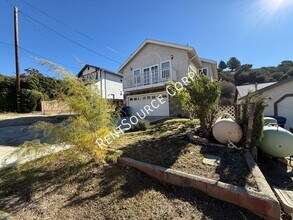 43328 Lookabout Rd in Lake Hughes, CA - Building Photo - Building Photo