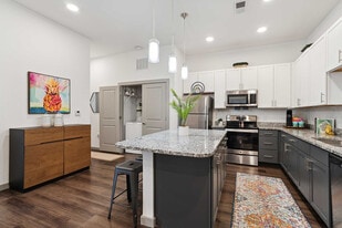 The Drake in Charlotte, NC - Building Photo