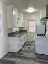 320-A S Atlantic Blvd in Alhambra, CA - Building Photo - Building Photo