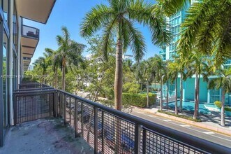 6000 Collins Ave, Unit 316 in Miami Beach, FL - Foto de edificio - Building Photo