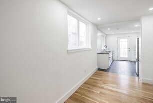 2009 E Cumberland St in Philadelphia, PA - Building Photo