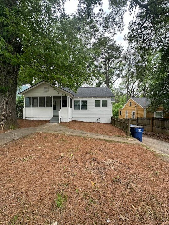1255 Westmont Rd SW in Atlanta, GA - Building Photo