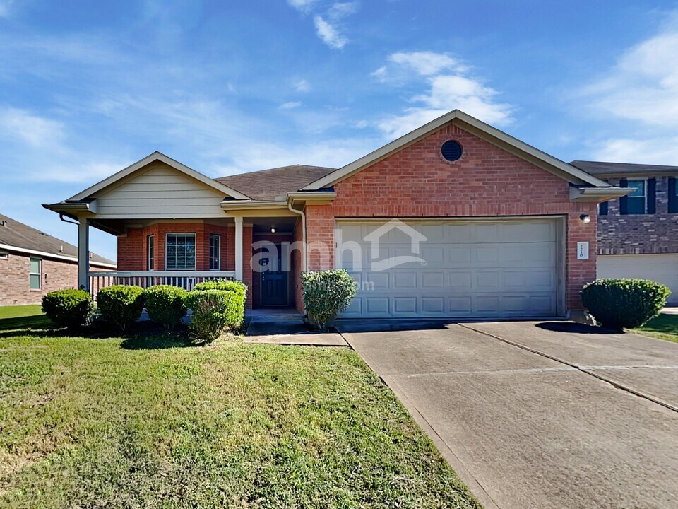 2210 Steep Pine Trl in Fresno, TX - Building Photo