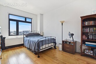 11-2 49th Ave, Unit PH2L in Queens, NY - Building Photo - Building Photo