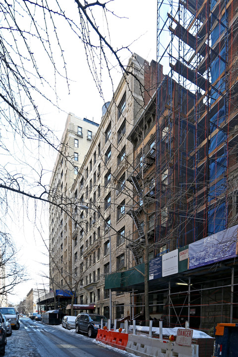 252 W 85th St in New York, NY - Building Photo