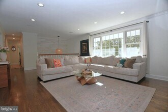 1 Orchard Ln in Doylestown, PA - Foto de edificio - Building Photo