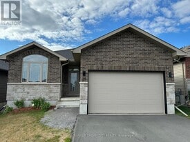 28 Matheos Cres in Quinte West, ON - Building Photo