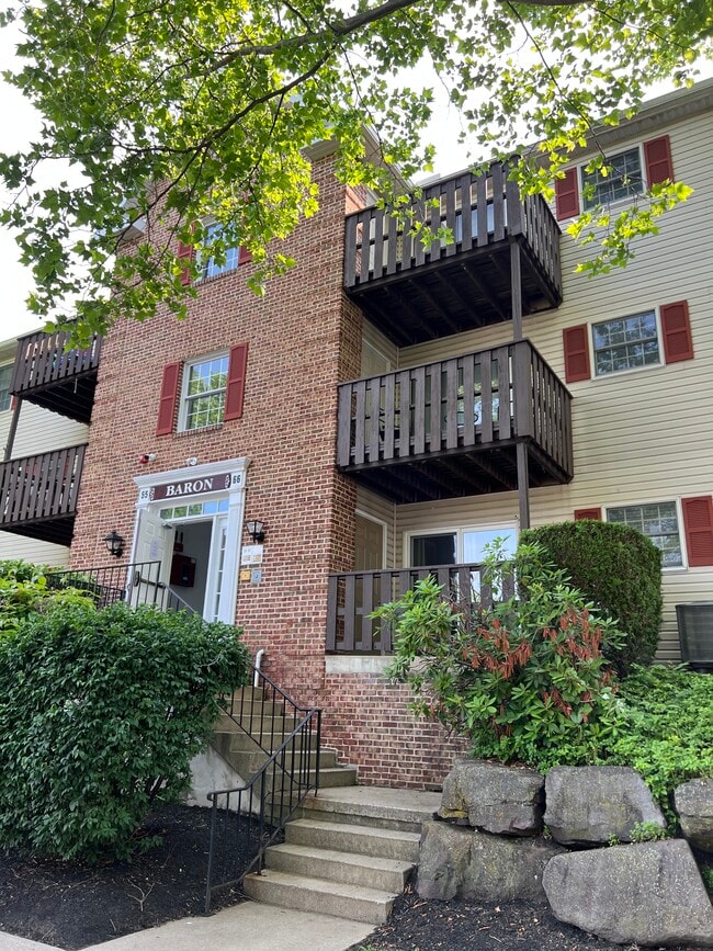 620 Manatawny St, Unit #55 in Pottstown, PA - Foto de edificio - Building Photo