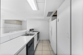 6436 Miami Lakes Dr in Miami Lakes, FL - Building Photo - Building Photo