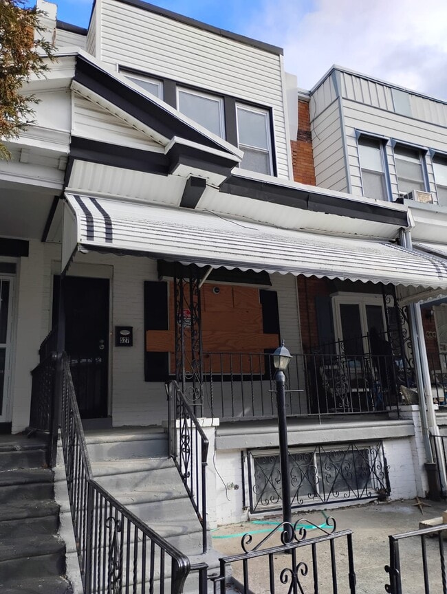 property at 527 S Redfield St